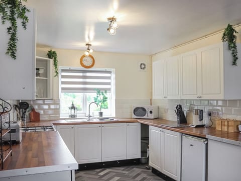 Kitchen | Hen Fecws, Rhoshirwaen, near Aberdaron