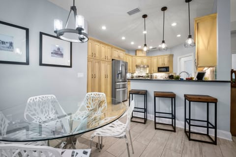 Breakfast nook plus kitchen bar seats 9 and overlooks backyard