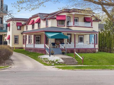 Charlevoix Lakeview Home