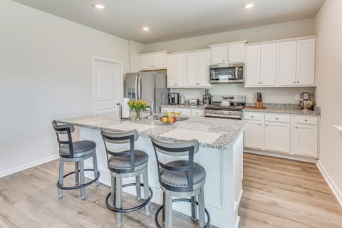 Kitchen | Cooking Basics | Dishwasher | 1st Floor