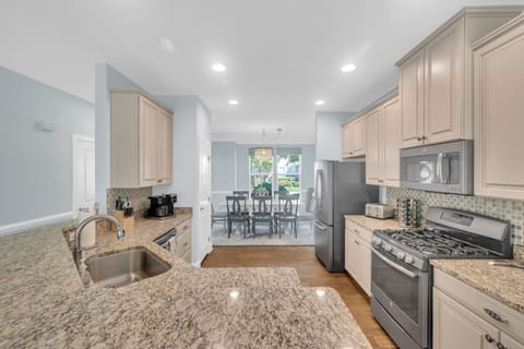 Keurig AND carafe drip coffee maker, now you're cooking with gas