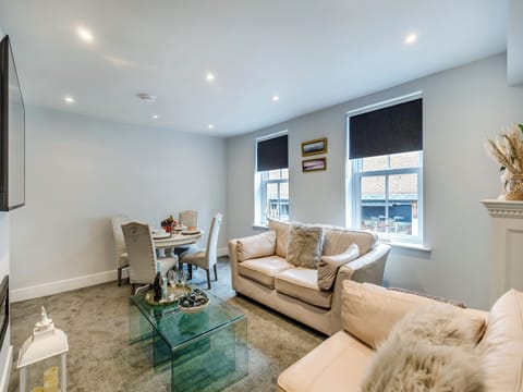 Living room/dining room | Nest Holiday Home, Whitby