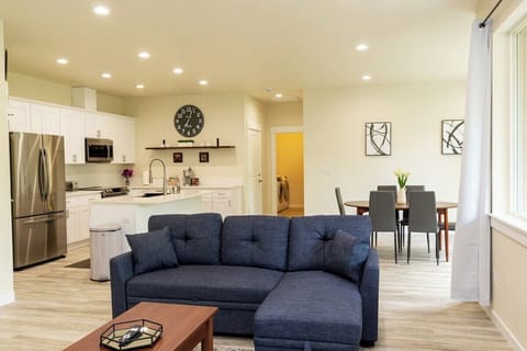 Light and Bright Spacious Great Room with full kitchen!