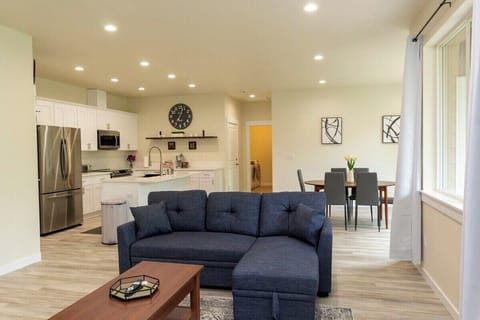 Light and bright spacious great room with full kitchen. Dining table seats 6. 