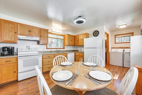 Kitchen | Cooking Basics | Keurig Coffee Maker w/ Coffee Provided