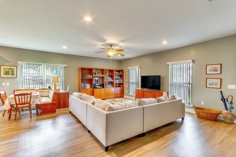 Pensacola Vacation Rental | 1BR | 1BA | 1,600 Sq Ft | Step-Free Entry