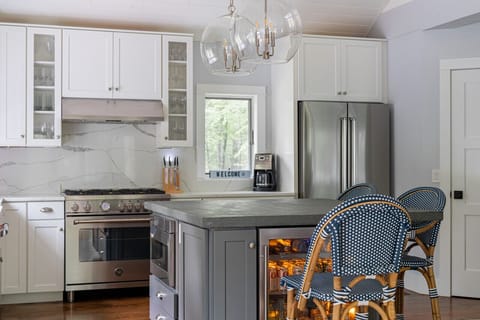 Gourmet kitchen with island