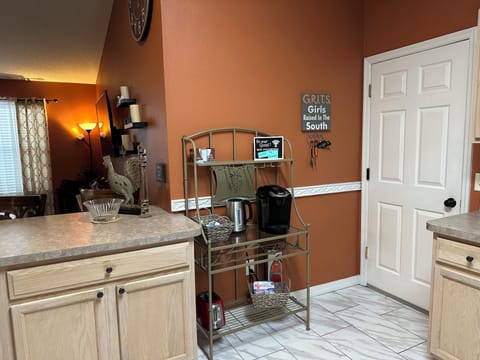 Electric Hot Water Pot also + Full size washer & dryer in garage