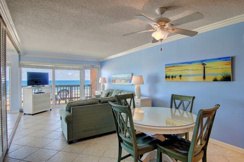 614 Dining Room/Living Room