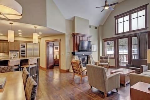 3-Bedroom at One Ski Hill Place Living room