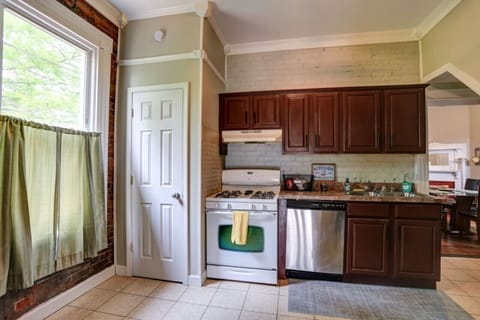 Kitchen 4 - Gas Stove and dishwasher