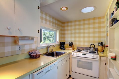Haystack Haven Kitchen - Kitchen area.
