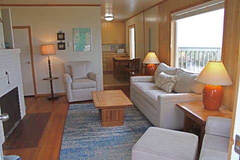 Aldoren's Wind 'n Tide Living Area With Gas Fireplace - Aldoren's Wind 'n Tide living area with gas fireplace.