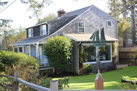 McRae House Exterior and Yard - McRae House exterior and yard.