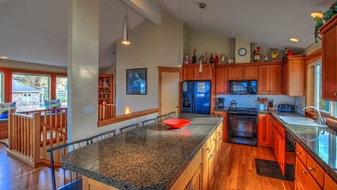 Oceanhouse Kitchen - Kitchen with island seating.