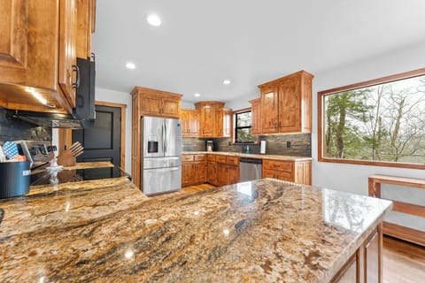 fully stocked and updated kitchen