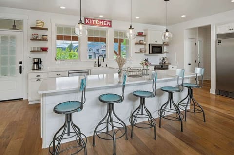 Additional bar seating