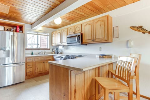 Kitchen | Breakfast Bar | Cooking Basics | 1st Floor