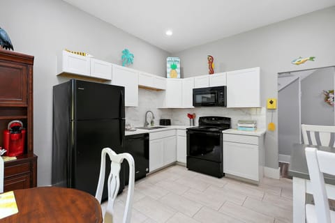 Large open kitchen with full-size appliances for your convenience!