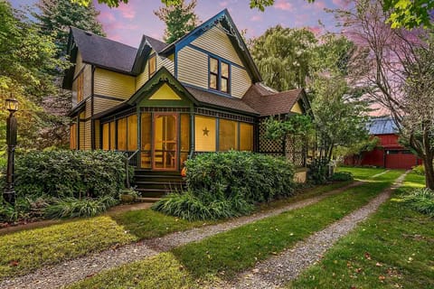 The front of this historic property from the famous street it sits on!