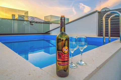 Roof Top Pool with Sea View