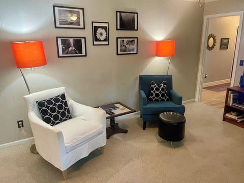 Cozy den, smart TV w/speaker, books, board games, ceiling fan, fold-out futon.