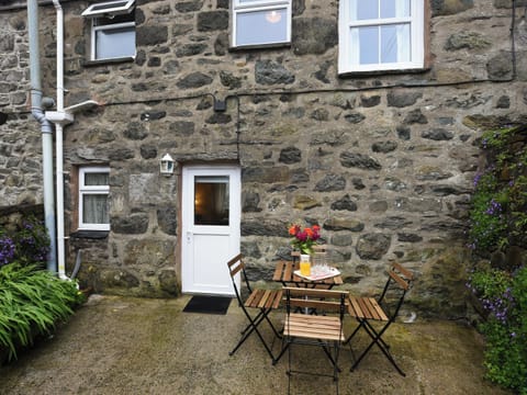 Terrace | LLys Dedwydd, Dolgellau