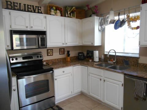 Updated kitchen FULLY stocked for a chef or entertainer