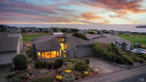 Welcome to Pacific Flyaway! Your coastal retreat in Bodega Bay.