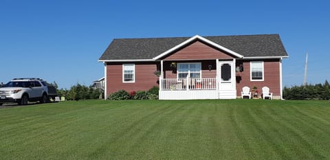 Enjoy comfort in private suite in our house just minutes from Blooming Pt Beach.