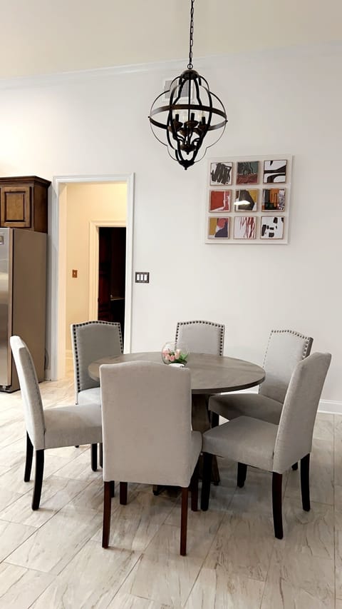 Breakfast area for six