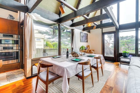 Dining Table | Main Level | Dishware/Flatware