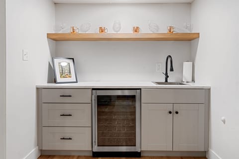 Cocktail glasses, wine opener,& fridge- great for hosting! 