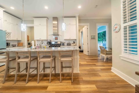 Alachua Ktichen and Breakfast Area