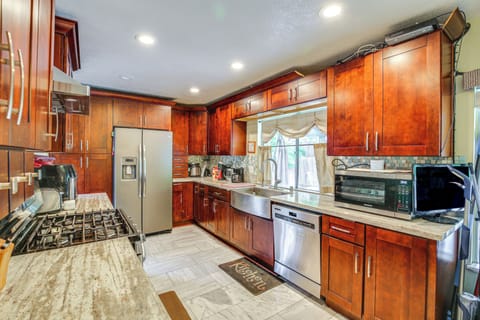 Fully Equipped Kitchen | Keyless Entry | 1st Floor