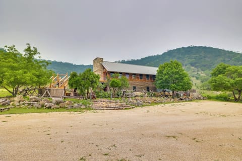 Tarpley Vacation Rental | 7BR | 8.5BA | 2,000 Sq Ft | Access Only By Stairs