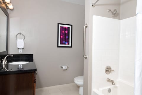 7835eb1d-427e-4f22-bb9d-3db594880914_8_WMA_1BR_Bathroom.jpg