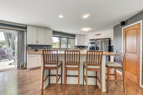 Additional Dining Area | Breakfast Bar
