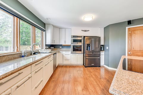 Kitchen | Dishwasher | Cooking Basics | Pod Coffee Maker (Pods Provided)