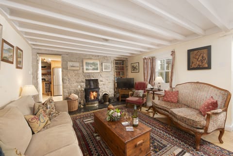 Deugh an Chy, Ground Floor: Step into the cosy sitting room