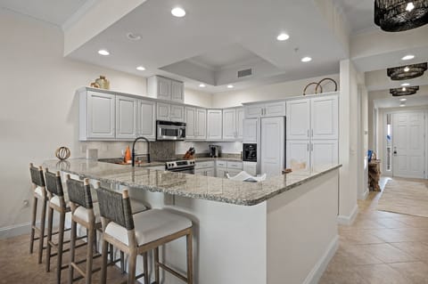 BeachHaven - The Alexander 304 - Seacrest - Kitchen