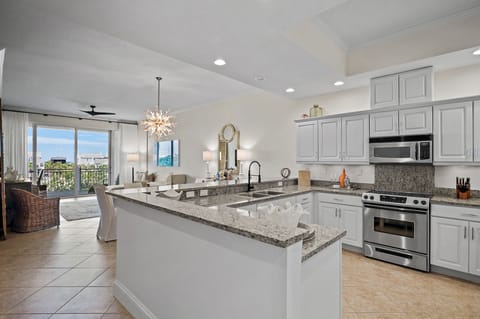 BeachHaven - The Alexander 304 - Seacrest - Kitchen Area