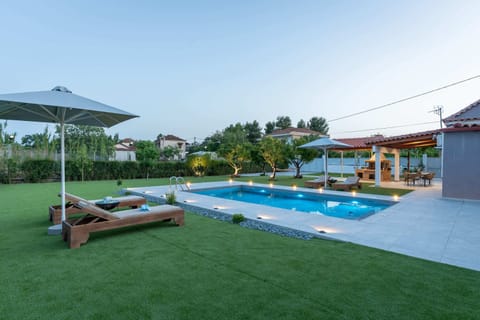 Private Pool Area – Spacious outdoor spot for swimming, lounging, and sunbathing under the Mediterranean sun.