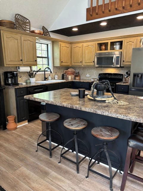 STOCKED KITCHEN WITH BAR/COUNTER SEATING