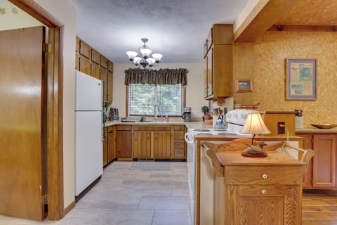 Kitchen | Cooking Basics | Drip Coffee Maker (Coffee Provided) | Main Level