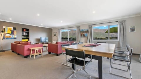 large dining for up to 10 persons