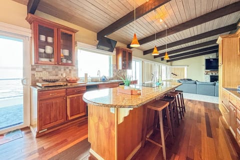 Fully stocked Kitchen with cookware and basic condiments.