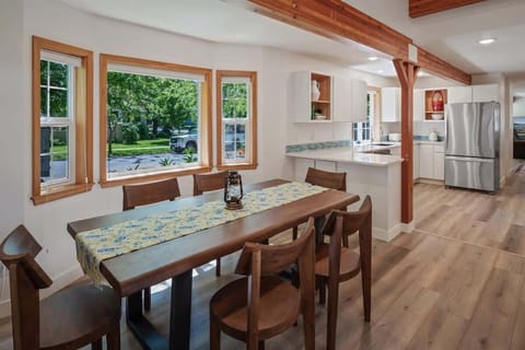 Nice dining room table, right off the kitchen