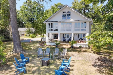 Welcome to the waterfront side of Bay Dreams - an easy drive from D.C. or Baltimore.