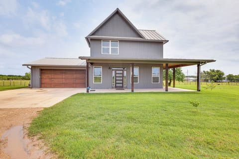 Bryan Vacation Rental | 3BR | 3.5BA | Step-Free Entry | 1,900 Sq Ft